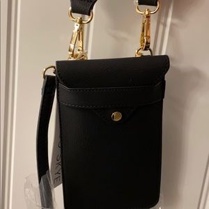 NWT Malibu Skye Vegan Phone Bag with straps